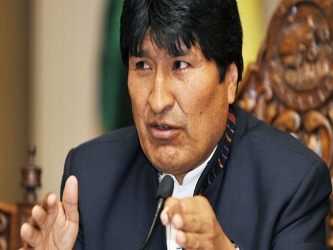 El mandatario, que gobierna Bolivia desde el 2006, busca apoyo para que la población vote...