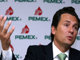 La crisis de Pemex se cobró ayer su primera víctima política. El director...