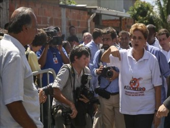 Rousseff visitó este sábado en la zona oeste de Río de Janeiro la comunidad de...