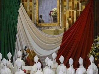 Después de celebrar misa en la Basílica de Guadalupe, el papa Francisco entró...