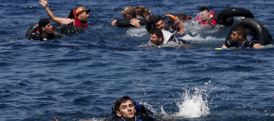 Al menos 25 personas se ahogaron el domingo frente a la costa de Turquía cuando intentaban...