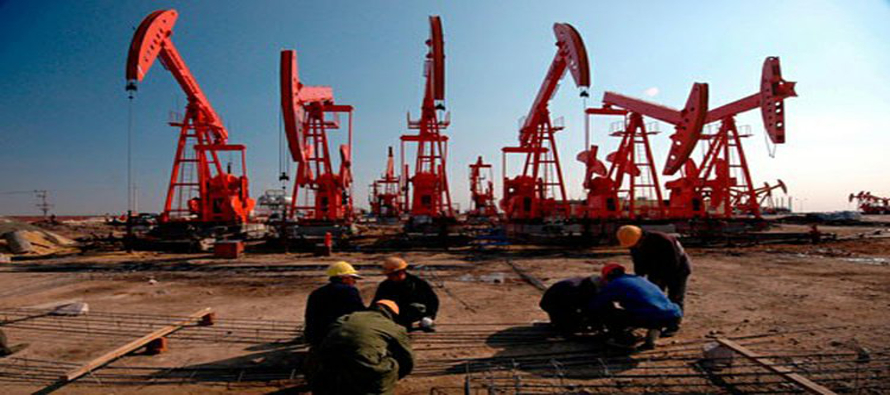 Los futuros del petróleo Brent y en Estados Unidos ampliaban sus ganancias en más de...