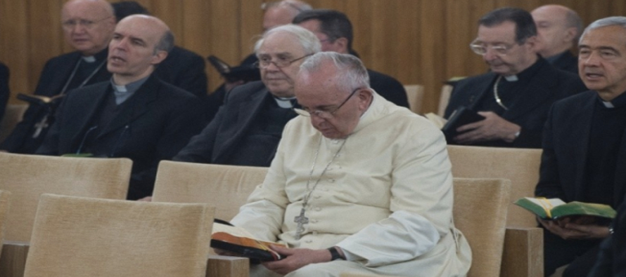 Las conversaciones en blogs conservadores a menudo acusan al pontífice argentino de propagar...