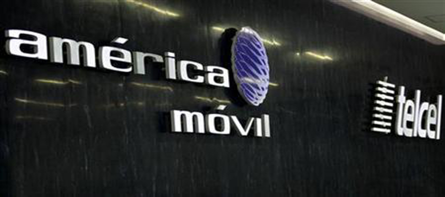 Grupo Financiero Inbursa posee un 2.1 por ciento de las acciones de América Móvil,...