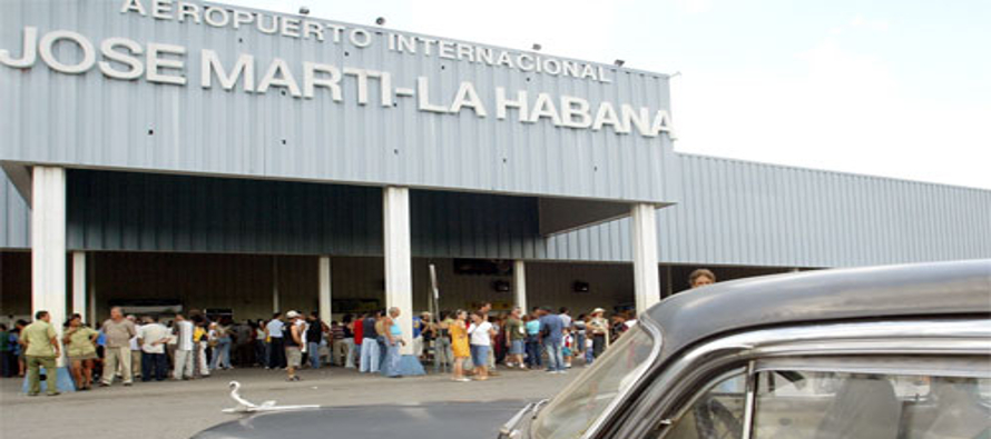 La cantidad de personas que hacen viajes de placer a Cuba se duplicó el año pasado,...