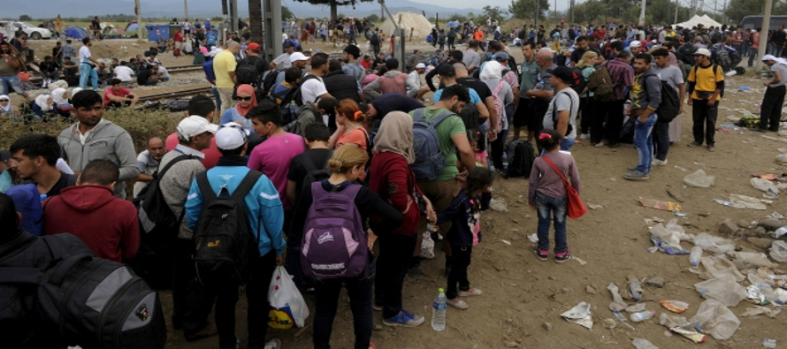 Desestabilizados por el paso de cientos de miles de migrantes, los países de los Balcanes...
