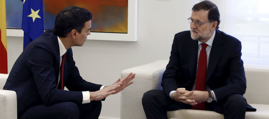 El PSOE y su líder defienden como prioritario el desalojo de Rajoy y sus políticas de...