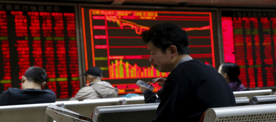 El índice MSCI de acciones asiáticas fuera de Japón caía un 0,3 por...
