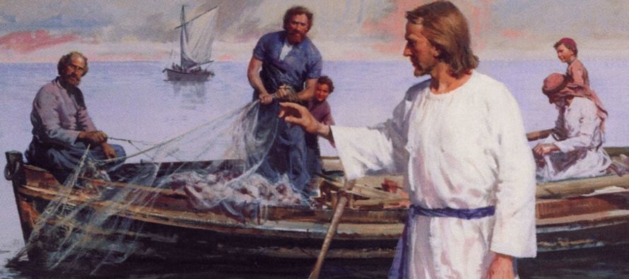 Resultado de imagen para Cuando ya amaneció, estaba Jesús en la orilla; pero los discípulos no sabían que era Jesús. Díceles Jesús: «Muchachos, ¿no tenéis pescado?». Le contestaron: «No». Él les dijo: «Echad la red a la derecha de la barca y encontraréis». La echaron,
