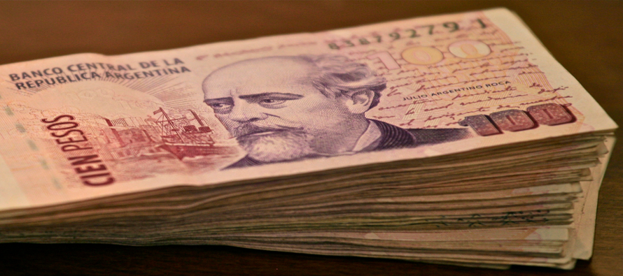 El peso argentino se movería entre 14,50 y 14,80 unidades por dólar frente a una...