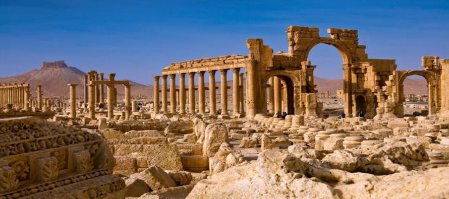 Los insurgentes del Estado Islámico que se vieron forzados a abandonar Palmira dejaron a su...