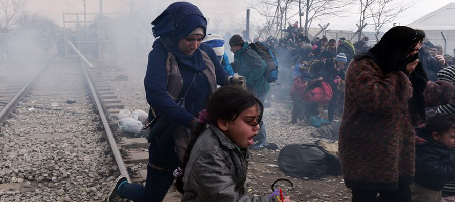 Un refugiado sirio dijo a Reuters que él, su esposa y sus cuatro hijos fueron asistidos...