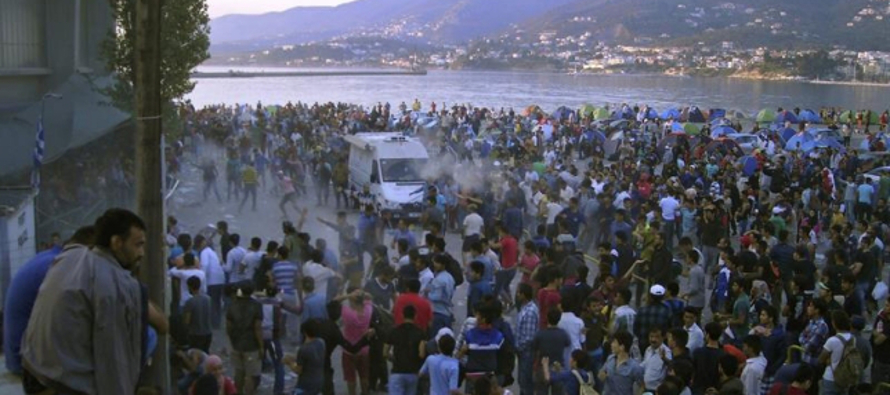 Los refugiados y migrantes que llegan a Grecia han estado detenidos desde el 20 de marzo, cuando el...