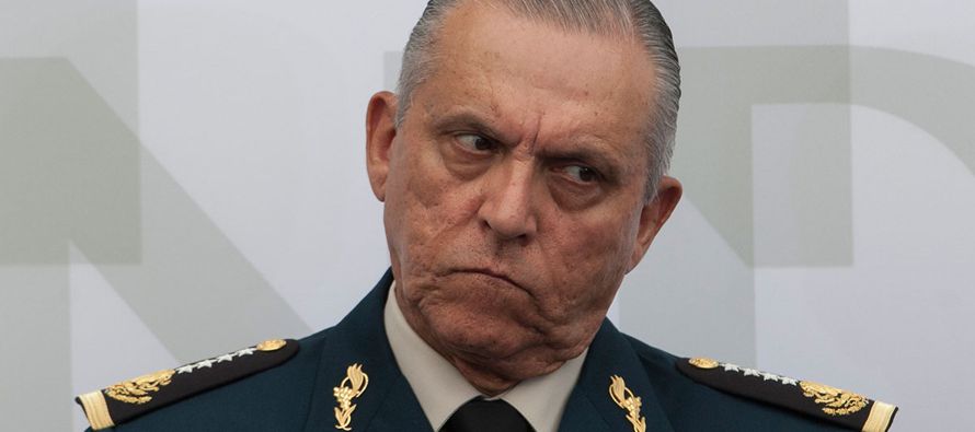 El general Salvador Cienfuegos Zepeda habló ante un grupo de soldados en un discurso...