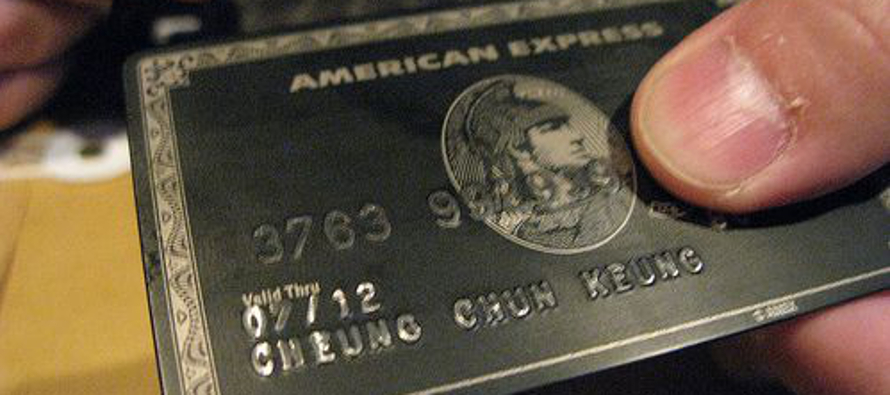 Las acciones de American Express Co subieron más de un 3 por ciento en las operaciones...