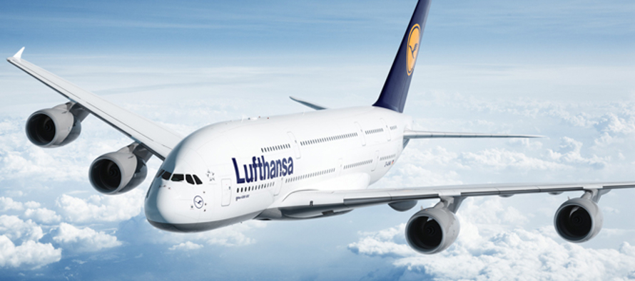 Lufthansa, que no es parte de las negociaciones, instó a los pasajeros a revisar el estado...