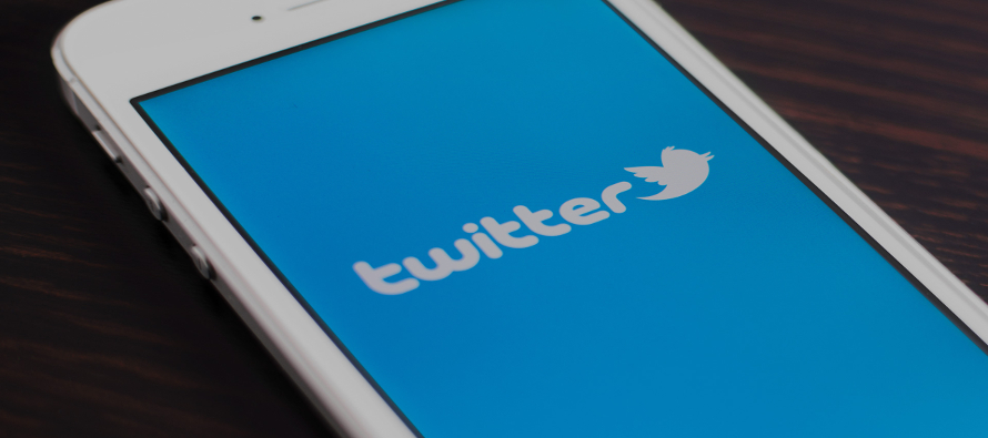 Las acciones de Twitter se derrumbaron un 12,3 por ciento, a 15,58 dólares en operaciones...