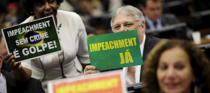  Las encuestas muestran que la amplia mayoría de los brasileros exige no solamente un cambio...