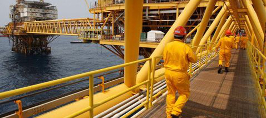 Pemex informó además que la producción promedio de petróleo fue de 2.23...