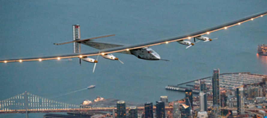Las alas del Solar Impuse 2, más extensas que las de un Boeing 747, están equipadas...