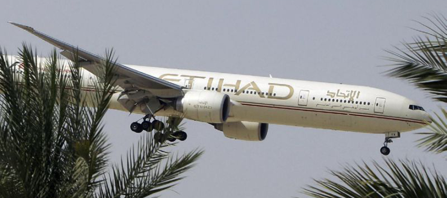 El vuelo EY474, que partió de Abu Dabi, se vio alcanzado por 