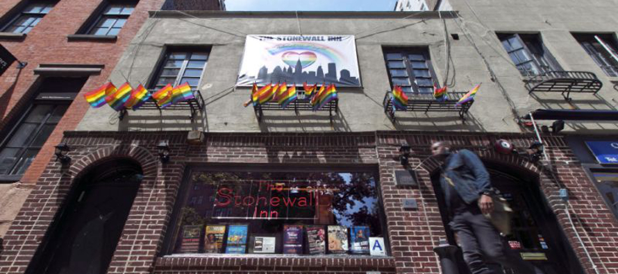 En esta fotografía de archivo del 29 de mayo de 2014 se observa al Stonewall Inn, en...