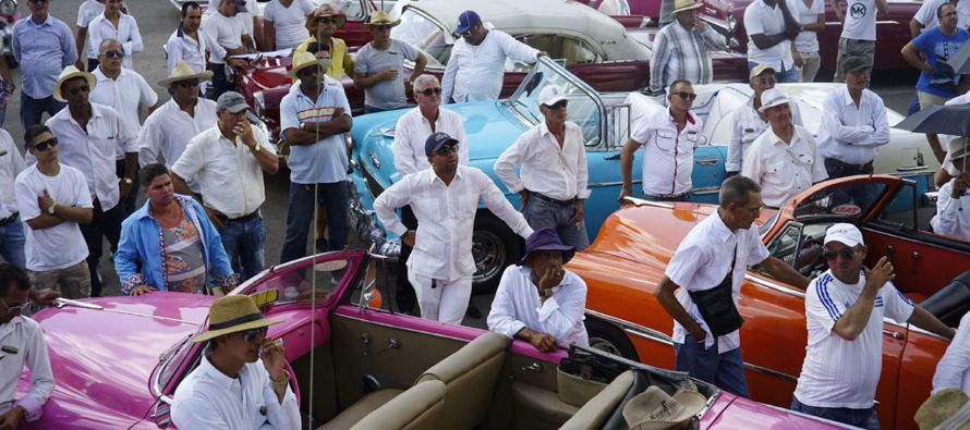  El número de visitantes de Estados Unidos a Cuba casi se ha duplicado este año, dijo...