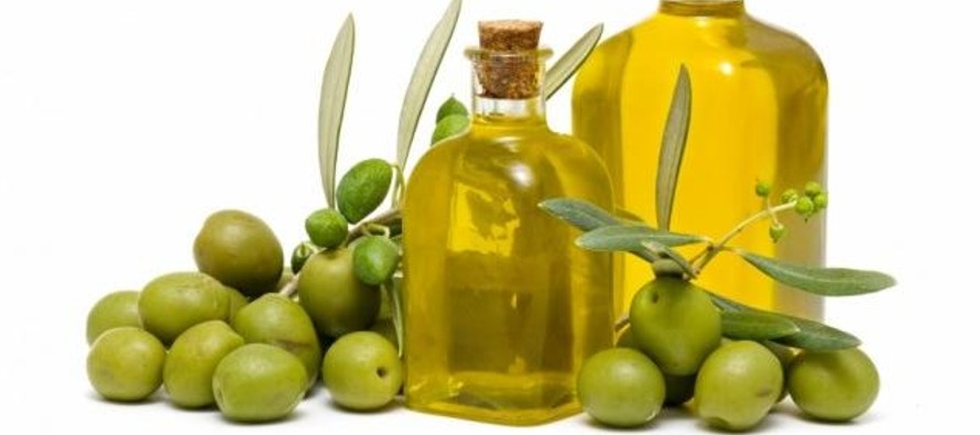 En la antigüedad las mujeres ya aprovechaban las cualidades del aceite de oliva, aplicando en...
