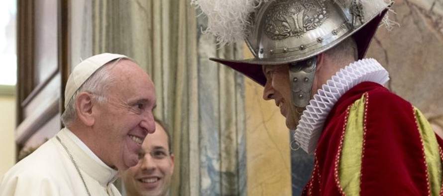 El papa Francisco recibió este sábado por la mañana al Cuerpo de la Guardia...
