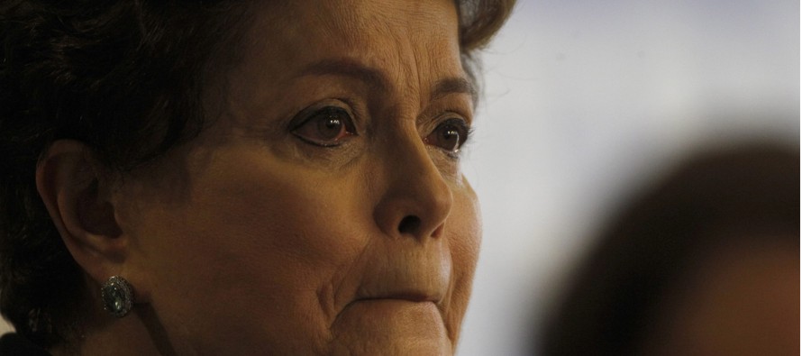 Rousseff grabó en la tarde del miércoles un discurso al país, pero finalmente...