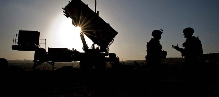 Estados Unidos puso en operación el jueves un escudo antimisiles de 800 millones de...