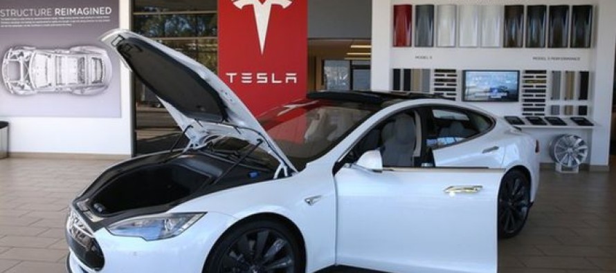 Tesla, con sede en Palo Alto, California, ofreció el miércoles 6,8 millones de...