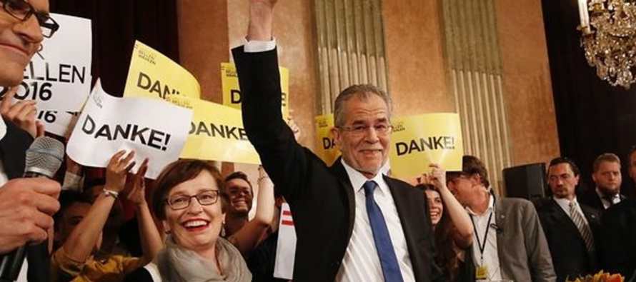 Austria ha elegido a un exlíder del partido de los Verdes de 72 años como su...