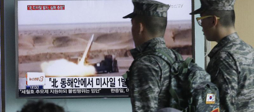 Corea del Norte intentó disparar un misil desde su costa oriental el martes, pero el...