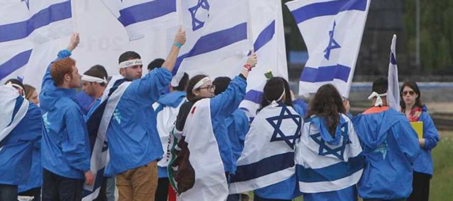 La marcha se produjo en medio de una ola de violencia palestino-israelí de casi nueve meses...