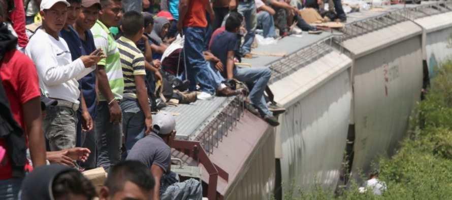 En 2014 México reforzó su frontera sur, luego que una ola de niños...