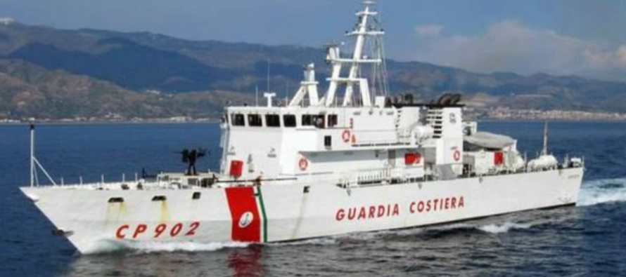 Dos mil personas fueron rescatadas el jueves, cuando la guardia costera coordinó operaciones...