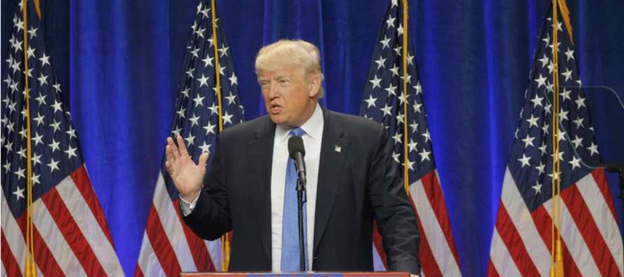 En un discurso en New Hampshire, Trump dijo que la ley permite suspender la entrada a EE UU de...