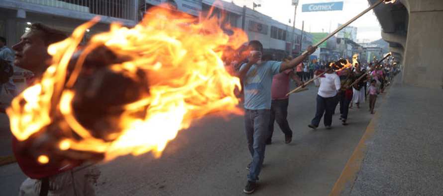 Los reportes de prensa desde Oaxaca dicen que los grupos revolucionarios extremistas conocidos por...