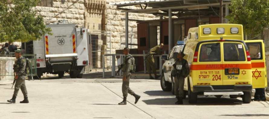 Una palestina intentó este viernes apuñalar a un guardia fronterizo israelí en...