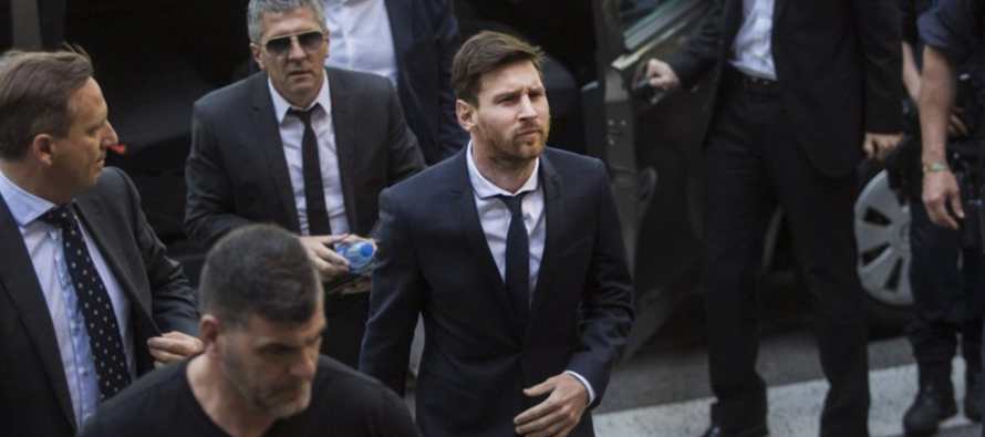 El futbolista argentino Lionel Messi y su padre fueron condenados en España a 21 meses de...