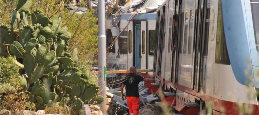 El accidente ferroviario Que Causo el martes la muerte a 23 Personas En El sur de Italia se debio...