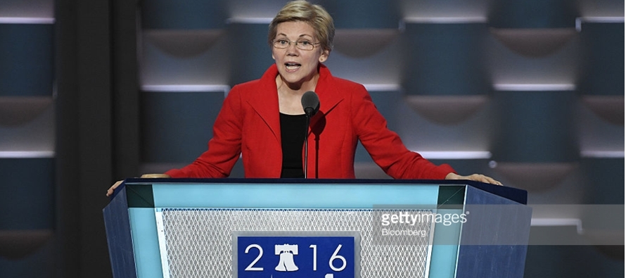 Durante su intervención en la Convención Demócrata, Warren criticó el...