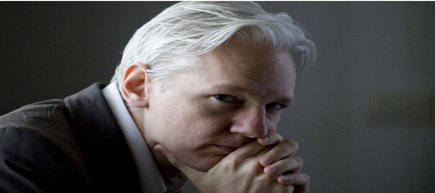 En una entrevista con la CNN, Assange constató que la filtración de correos de la...