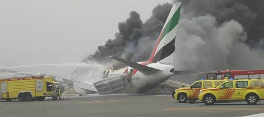 Un vuelo de la aerolínea Emirates en el que viajaban 300 personas que había partido...