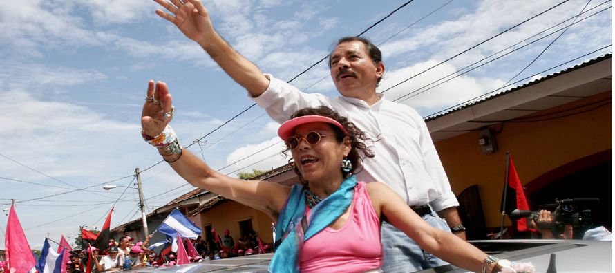 La familia Ortega mantienen bajo su mando la Nueva Radio Ya, Radio Nicaragua y Radio Sandino,...