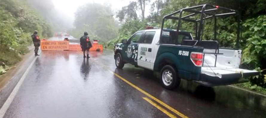 Las intensas lluvias que dejó a su paso la tormenta tropical Earl por el estado mexicano de...
