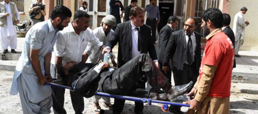 Un ataque suicida contra un hospital de la ciudad de Quetta, en el oeste de Pakistán, ha...