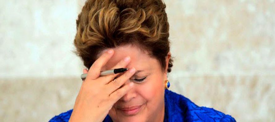 La decisión que deja a Rousseff al borde del abismo fue tomada hoy por el Senado, que...