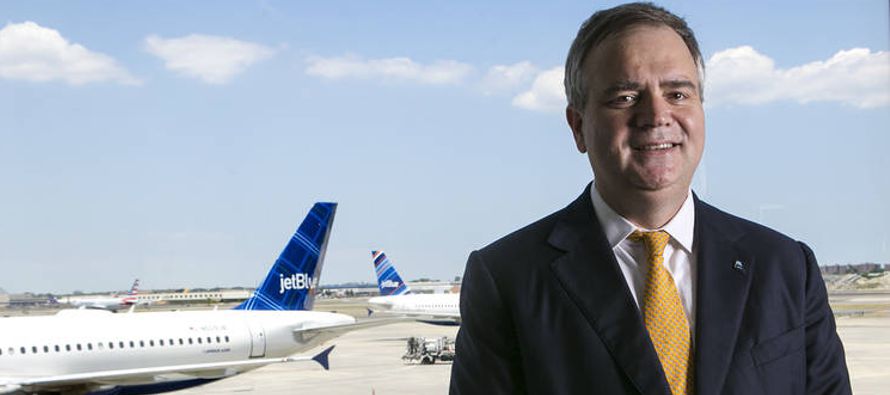 En los ajetreados 18 meses desde que fue nombrado presidente ejecutivo de JetBlue Airways Corp.,...